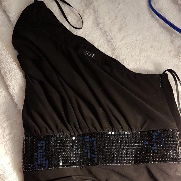 2/$60 The Perfect Lil black dress - Picture 5 of 5